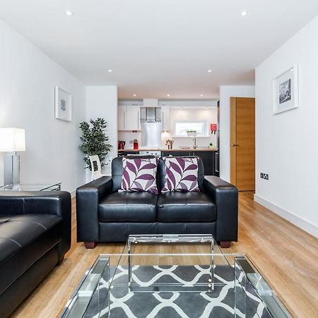 Roomspace Serviced Apartments - Abbot'S Yard Гильдфорд Экстерьер фото