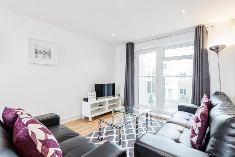 Roomspace Serviced Apartments - Abbot'S Yard Гильдфорд Экстерьер фото