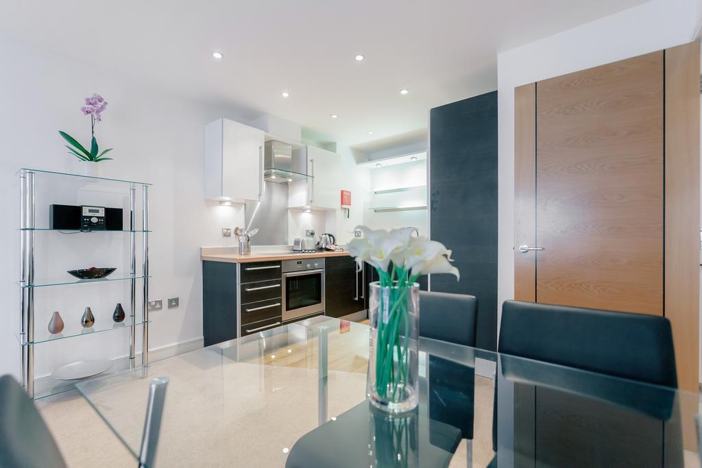 Roomspace Serviced Apartments - Abbot'S Yard Гильдфорд Экстерьер фото